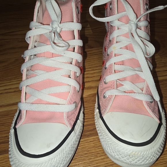 Converse Kids High-Top Sneakers | Size 5 | Pink w/ Red Heart & Rose Embroidery - Picture 3 of 3